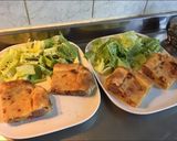 Une image de l'étape 4 de Flan aux poivrons et oignons aux saucisses et salade verte.