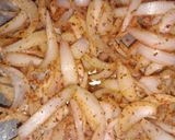 A picture of step 3 of Smoked onion (salad).