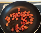 Foto del paso 2 de la receta: Tallarines con salsa de soja y almendras