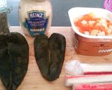 Foto del paso 2 de la receta: Chile poblano relleno de surimi🐙