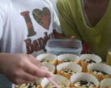Foto langkah ke 7 dari resep Banana muffin with Chocolate filling.