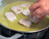 Foto del paso 7 de la receta: Merluza, habitas y sopa de guisantes
