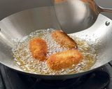 Foto langkah ke 6 dari resep Kroket Kentang Bolognese.