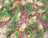 Foto del paso 10 de la receta: Pizza de alcachofas, jamón y rúcula