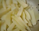 मिर्च लहसुन फ्रेंच फ्राइज (Chilie garlic french fries recipe in hindi) रेसिपी चरण 4 फोटो
