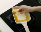 Foto langkah ke 5 dari resep Tamagoyaki Devina Hermawan.