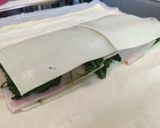 Foto del paso 2 de la receta: Hojaldre de jamón y grelos 🥪🥬🧀