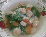 Foto langkah ke 3 dari resep Bening Bayam Bakso.