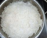 A picture of step 2 of Red Chilli Capsicum Rice.