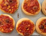Foto langkah ke 10 dari resep Mini Pizza.