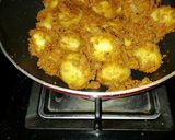 A picture of step 4 of Dum Aloo.