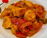 Foto del paso 4 de la receta: Pollo en salsa de tomate y pimientos tricolor