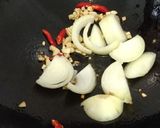 Foto langkah ke 2 dari resep Udang Sosis Saos Tomat.