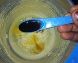A picture of step 2 of Raisins cookies.