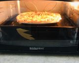 A picture of step 4 of Tortilla cheesy pizza.