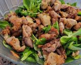 Foto del paso 2 de la receta: Ensalada agridulce de pollo con canónigos