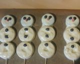 A picture of step 6 of Vickys Snowman Cookie Pops.
