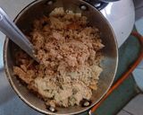 A picture of step 5 of Bread Upma with beetroot & sesame seeds.