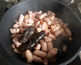 Foto del paso 3 de la receta: Arroz integral con garbanzos y morcilla asturiana