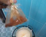 รูปขั้นตอนการทำที่ 2 ของ แกงไก่นมสดใส่ใบสมุนไพร NaRakMak