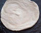 A picture of step 6 of Anda paratha.