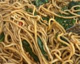 Foto langkah ke 7 dari resep Mie Goreng Bumbu Kacang.