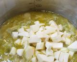 Póréhagymás cukkini krémleves, pirított gombával! recept fázis 2 fotója