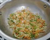 A picture of step 3 of Chicken fried rice🍽🍴.