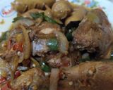 Foto langkah ke 4 dari resep Ayam dan sosis kecap pedas Manis.