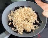 Foto del paso 3 de la receta: Croquetas de morcilla y manzana caramelizada