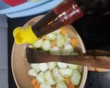Foto langkah ke 2 dari resep Sayur Bening Oyong Wortel Telur.