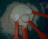 A picture of step 1 of Cup pies.