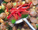 รูปขั้นตอนการทำที่ 4 ของ ผัดเผ็ดลูกชิ้นเนื้อวัว