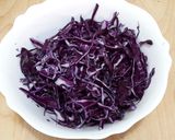Pas rețetă Tagliatelle din omletă cu varză roșie și morcov 4 fotografie