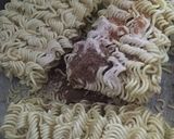 A picture of step 3 of Specialist indomie noodles.