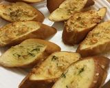Hình bước làm 3 của món Bánh mì bơ tỏi