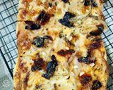 Foto del paso 8 de la receta Pizza de cebolla y boletus con sobrasada y piñones a la miel