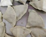 A picture of step 5 of Crispy Chana dal maida samosa (jain snack).