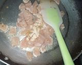 A picture of step 5 of Maggi soup with roasted nuts and chicken 😋😋😋😋.