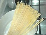 Pasta con salsa agridulce