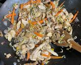 Foto del paso 2 de la receta: Pasta de arroz al wok