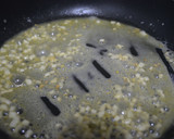 Foto del paso 2 de la receta: Merluza en salsa de ajo y perejil