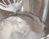 Une image de l'étape 2 de 🍓Meringue Fraise Chantilly Coco Vanille.
