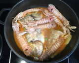 Foto del paso 5 de la receta: Suquet de dorada  con galeras y calamar