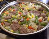 Foto del paso 5 de la receta: Paella de carne posta rosada