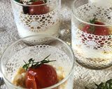 Foto del passaggio 5 della ricetta Antipasto in bicchiere : crumble di taralli stracciatella di bufala e pachino al timo