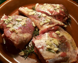 Foto del paso 12 de la receta: Paletilla de cordero al horno, con ajos y romero fresco