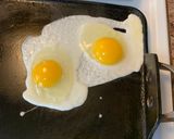 Foto del paso 1 de la receta: Tortitas, jamón, y huevos con el sol arriba