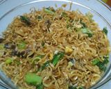 Foto langkah ke 3 dari resep Mi goreng ikan laut.