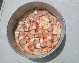 Foto langkah ke 6 dari resep Pizza Sosis Keju.